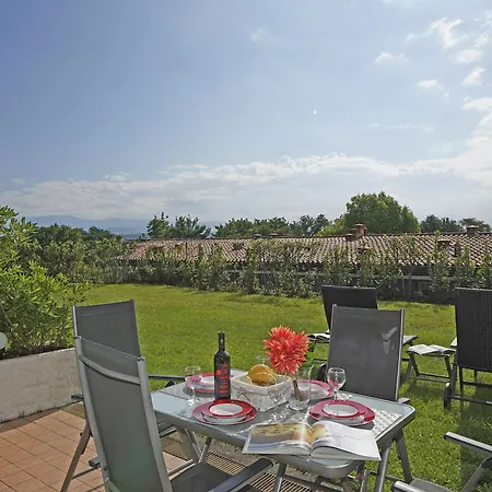 Petronella - Gardagate Apartment *
