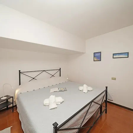 Petronella - Gardagate Apartment