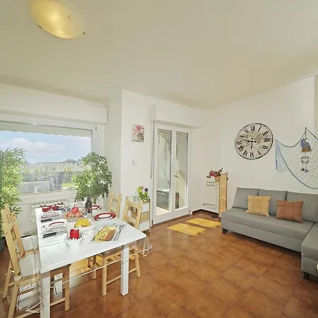 Petronella - Gardagate Apartment