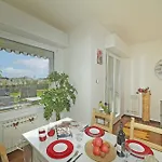 Petronella - Gardagate Apartment *