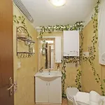 Petronella - Gardagate Apartment *