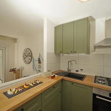 Petronella - Gardagate Apartmán *